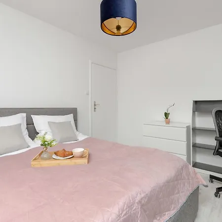 Spacious Family With 3 Bedrooms In By Renters * Gdansk