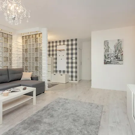 Apartment Spacious Family With 3 Bedrooms In By Renters Gdansk