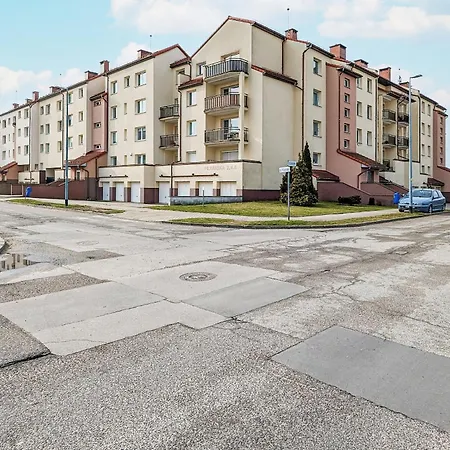 Spacious Family With 3 Bedrooms In By Renters Apartment